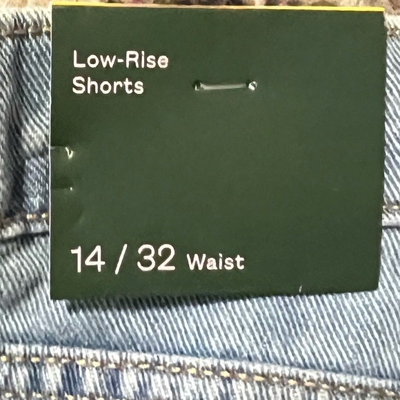 NWT Wild Fable Light Blue Denim Frayed Hem Women Shorts size 14 - Picture 2 of 5